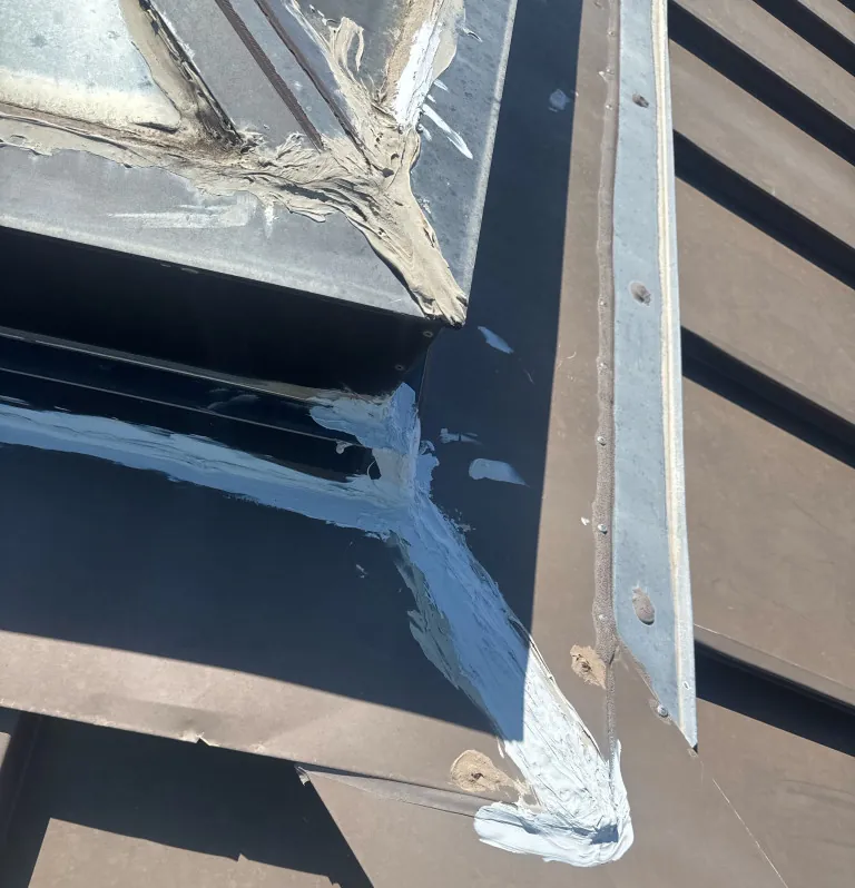 Skylight frame-to-glass joint resealed on a metal roof